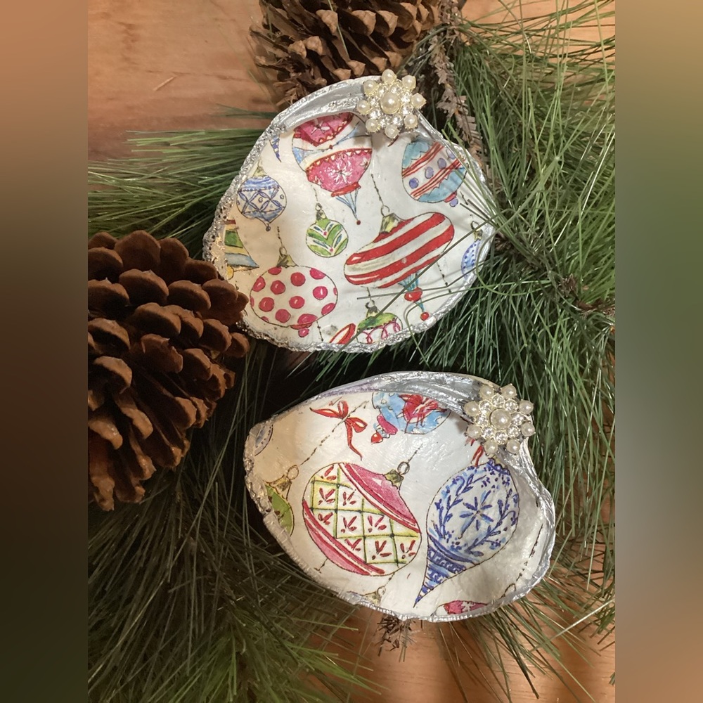 Duo of Christmas Shell Dishes